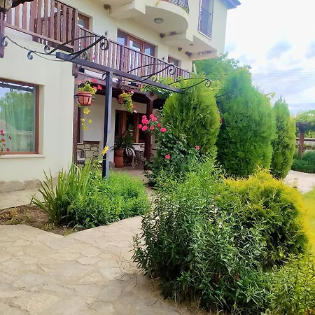 Elma Guest house *